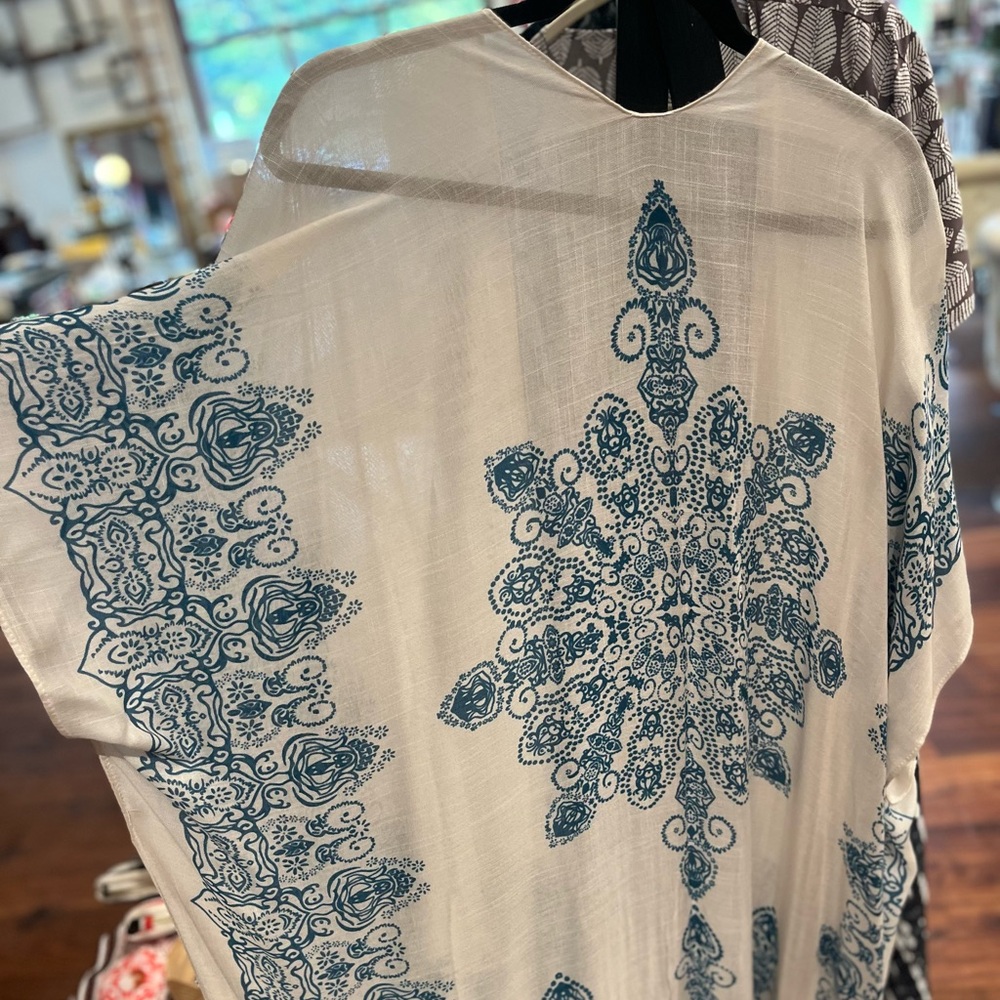 Kimono - Picture 3 of 3